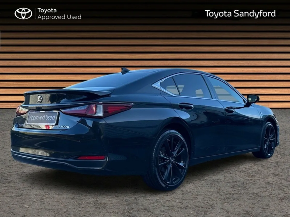 Lexus ES F-SPORT HYBRID AUTOMATIC // LEATHER HEATE - Image 2