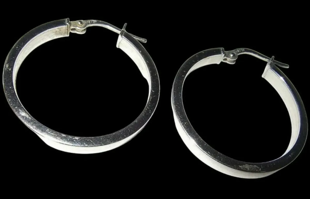 Vintage 9ct White Gold Hallmarked Hoop Earrings - Image 3