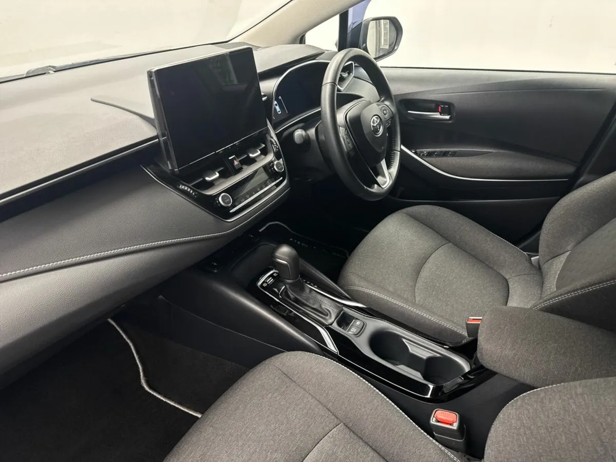 Toyota Corolla 1.8 HYBRID LUNA SPORT *BLACK FRIDAY - Image 4