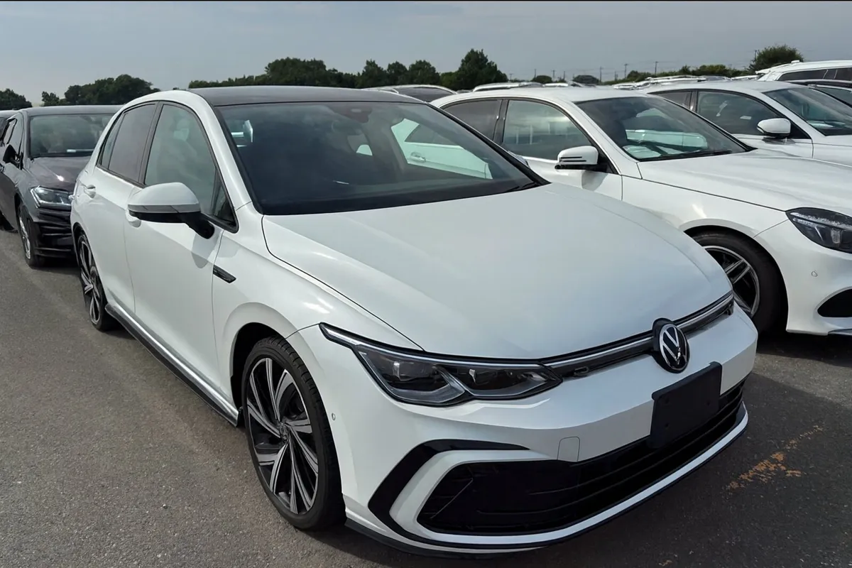 221 VW GOLF R-LINE *SUN ROOF* 1.5 ETSI 150BHP AUTO - Image 1