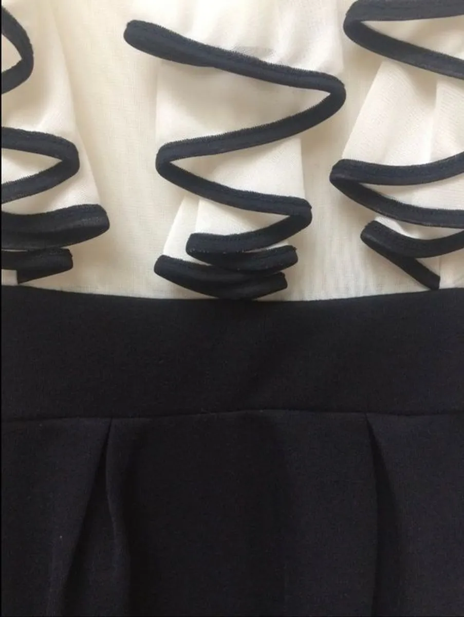 BRAND NEW Ladies Savida Classic Cream & Black Dress: Size 10 - Image 3