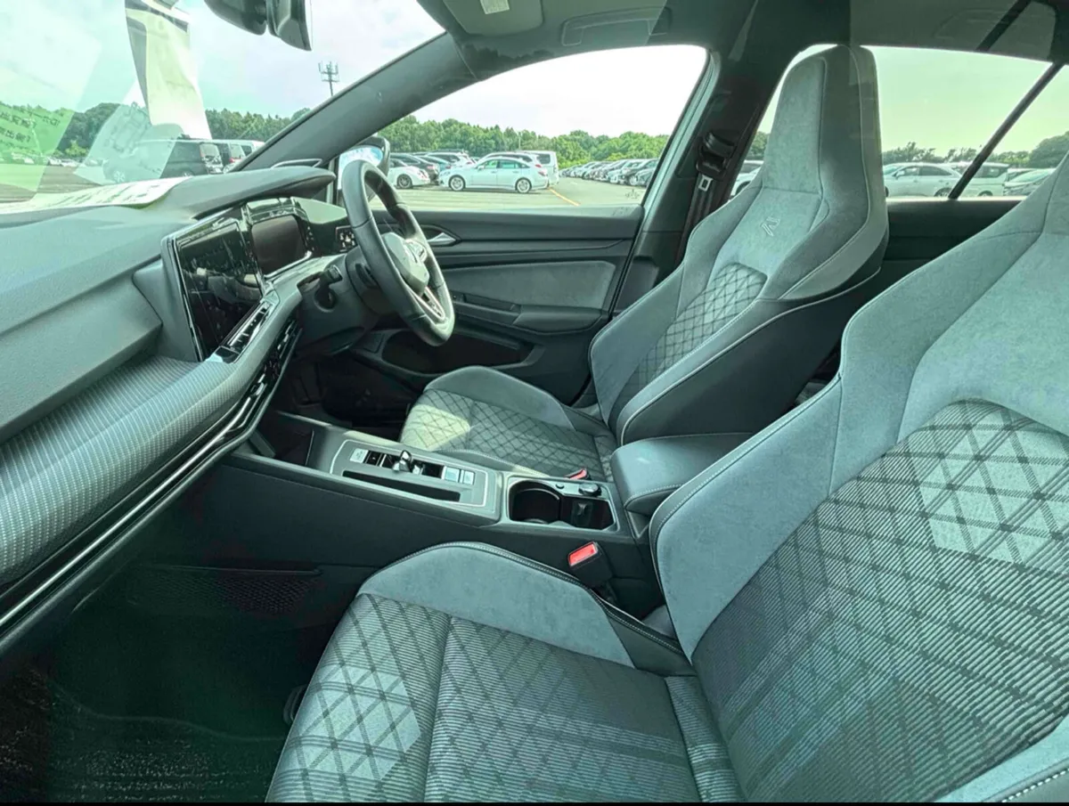 221 VW GOLF R-LINE *SUN ROOF* 1.5 ETSI 150BHP AUTO - Image 4