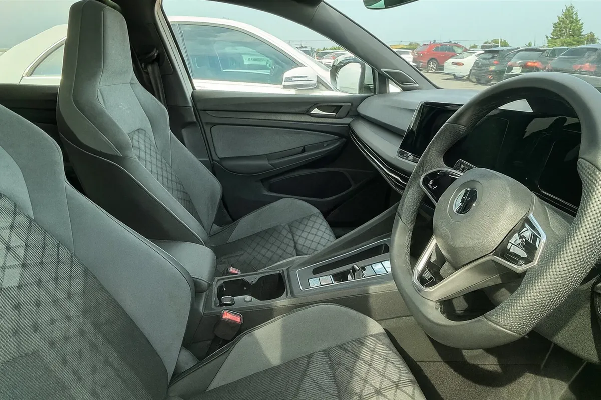 221 VW GOLF R-LINE *SUN ROOF* 1.5 ETSI 150BHP AUTO - Image 3