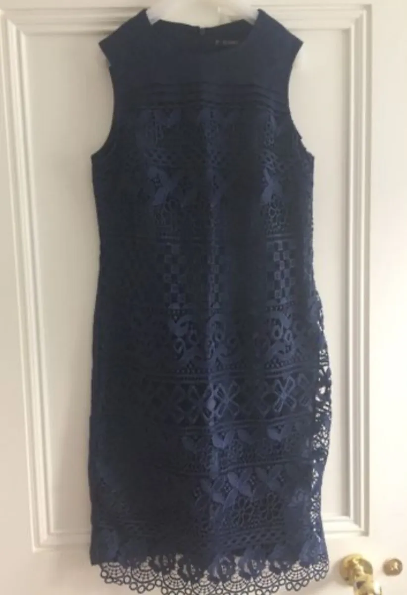 BNWT Ladies Navy Linen/Lace Dress: Size 8 - Image 2