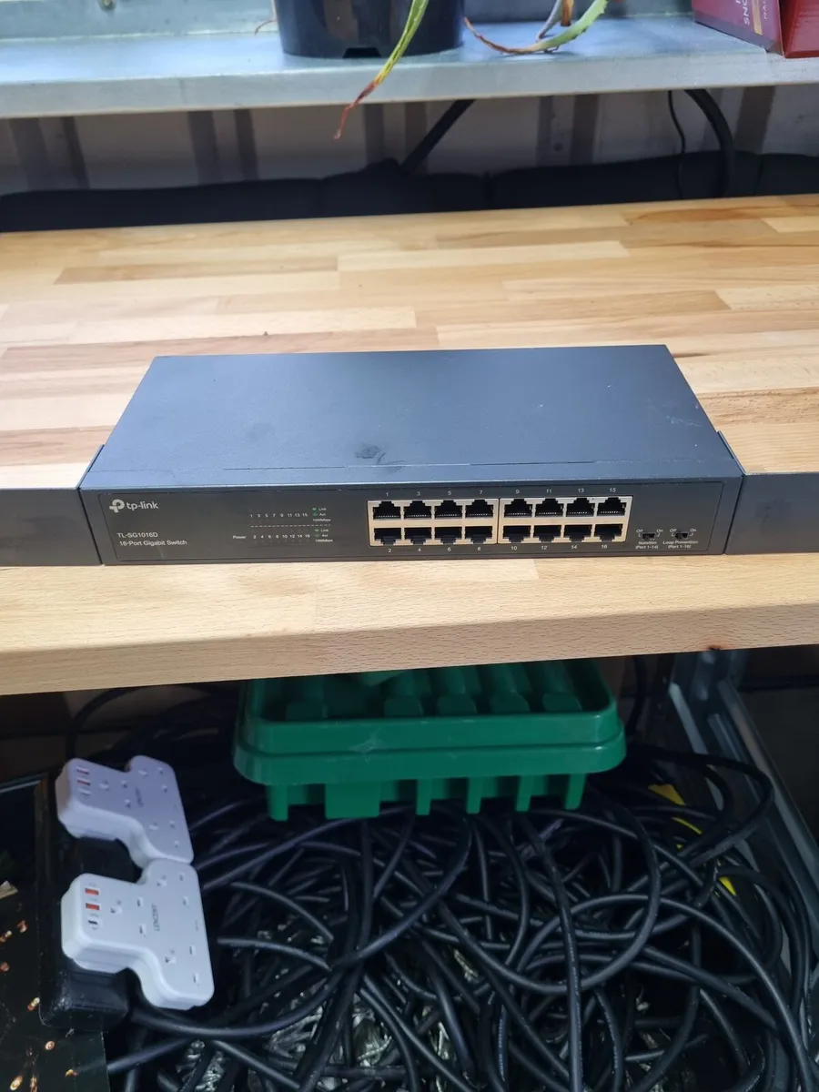 TpLink 16-Port Gigabit Desktop/Rackmount Switc - Image 1