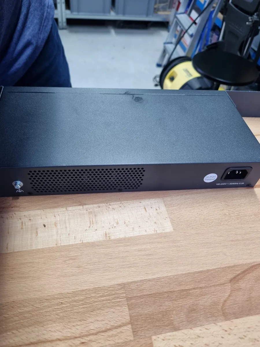 TpLink 16-Port Gigabit Desktop/Rackmount Switc - Image 2