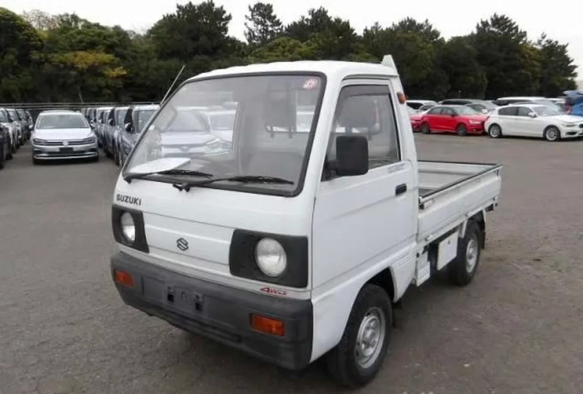 Suzuki carry mini truck 4 wheel drive! Vintage - Image 2