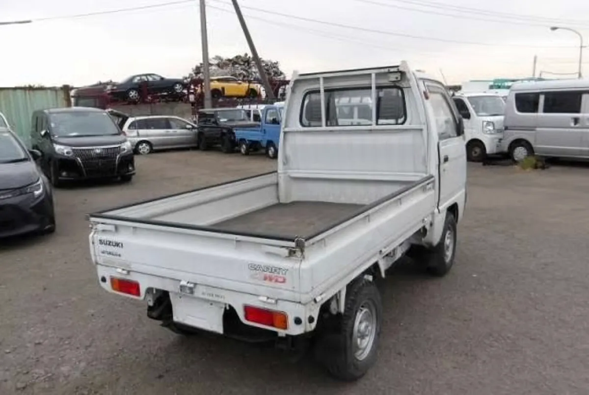 Suzuki carry mini truck 4 wheel drive! Vintage - Image 4