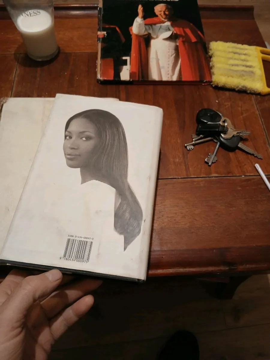 Naomi Campbell super model - Image 2