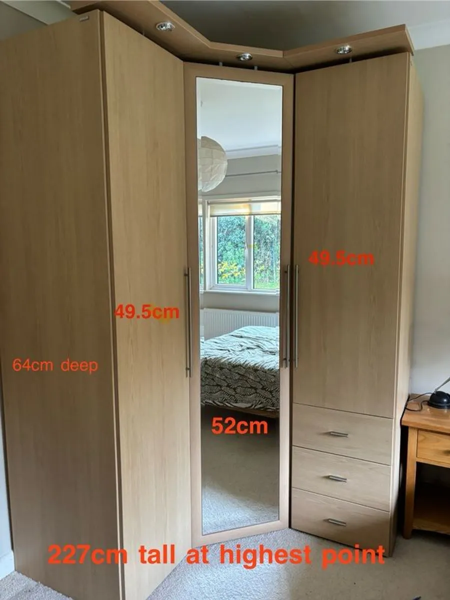 Corner freestyle wardrobe - Image 1