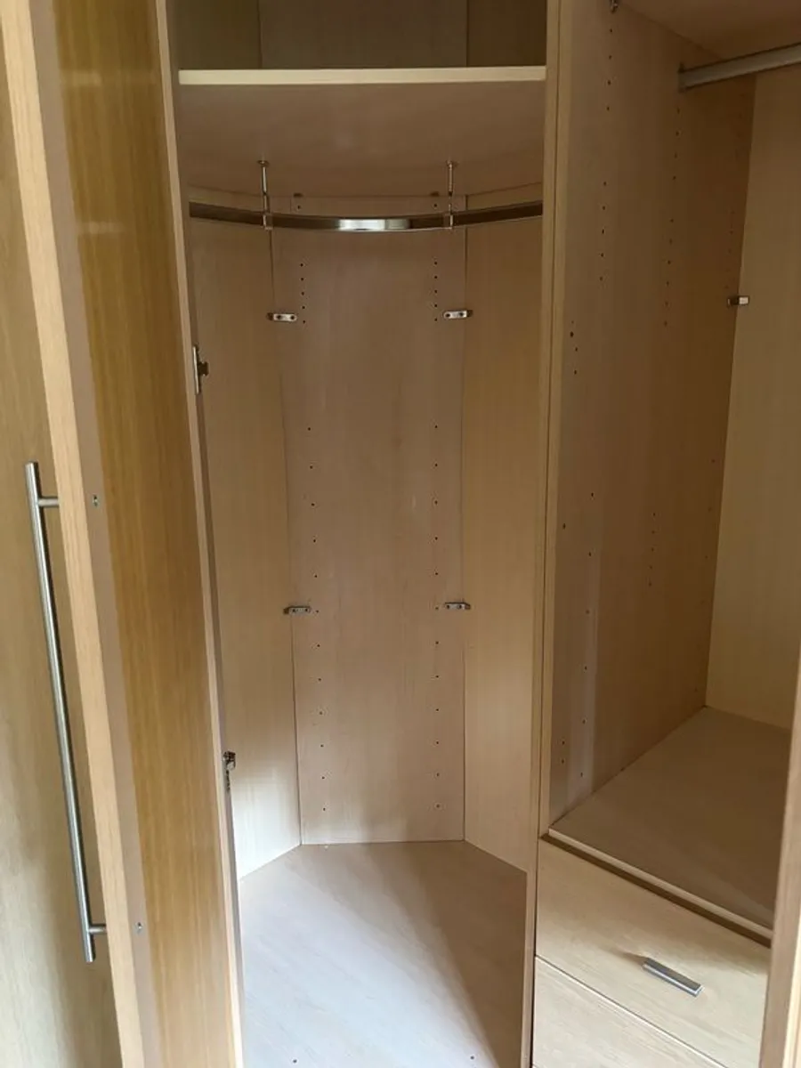 Corner freestyle wardrobe - Image 2
