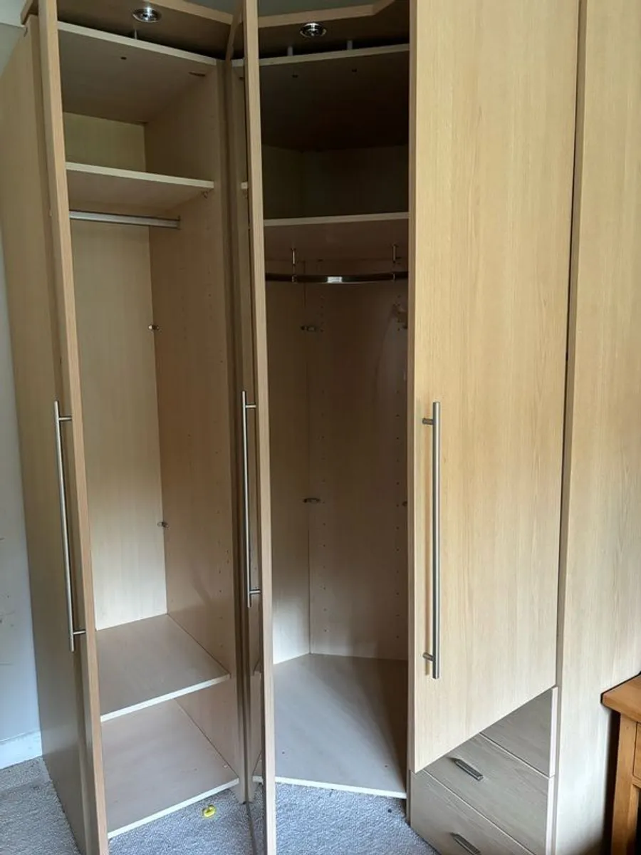 Corner freestyle wardrobe - Image 4