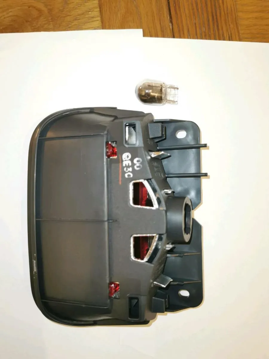 Honda crv 3rd brake light new - Image 3
