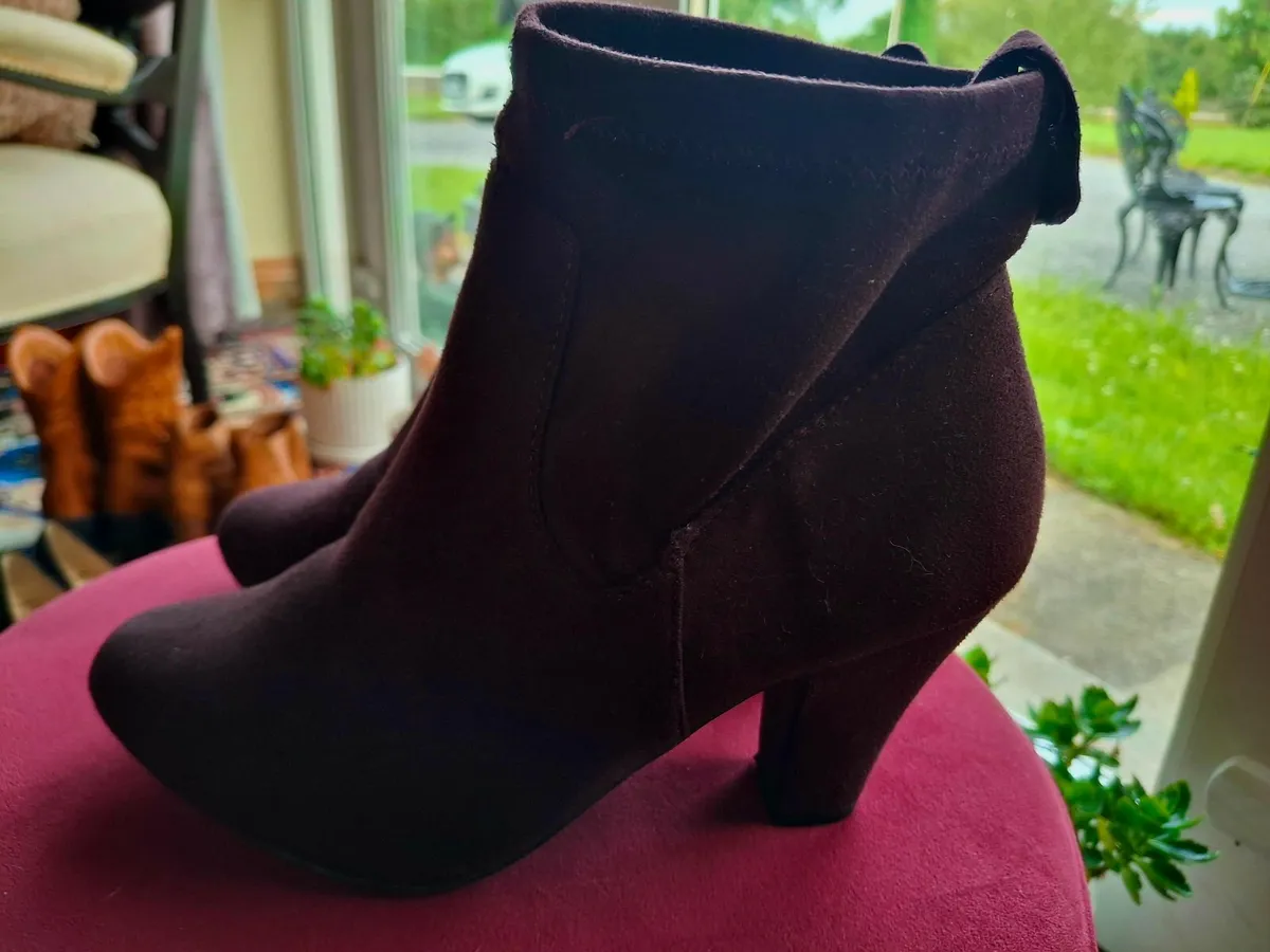 Colour Deep Burgundy...Boots - Image 2