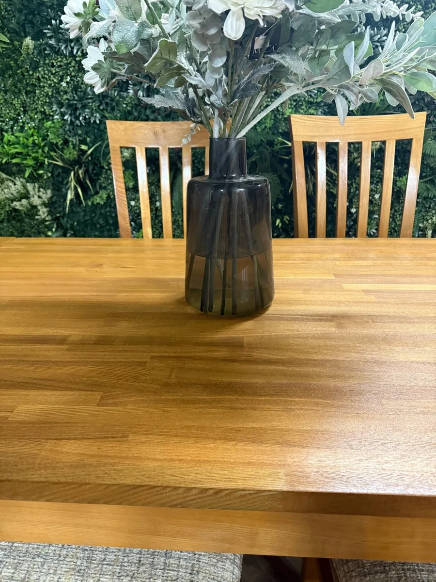 Extending oak kitchen table & 6 chairs - Image 4