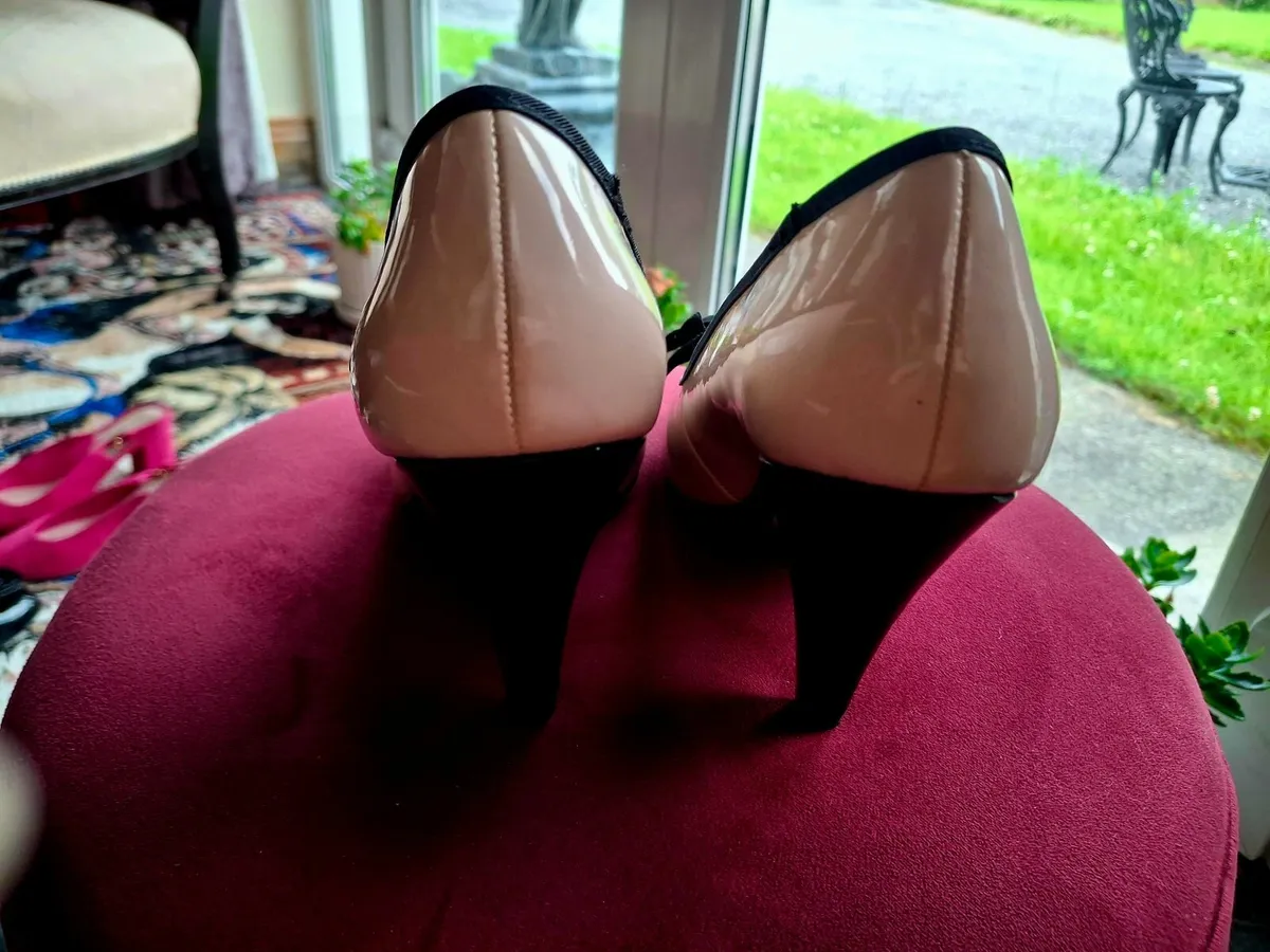 Selling a stunning pair of Dorothy Perkins shoes.. - Image 3