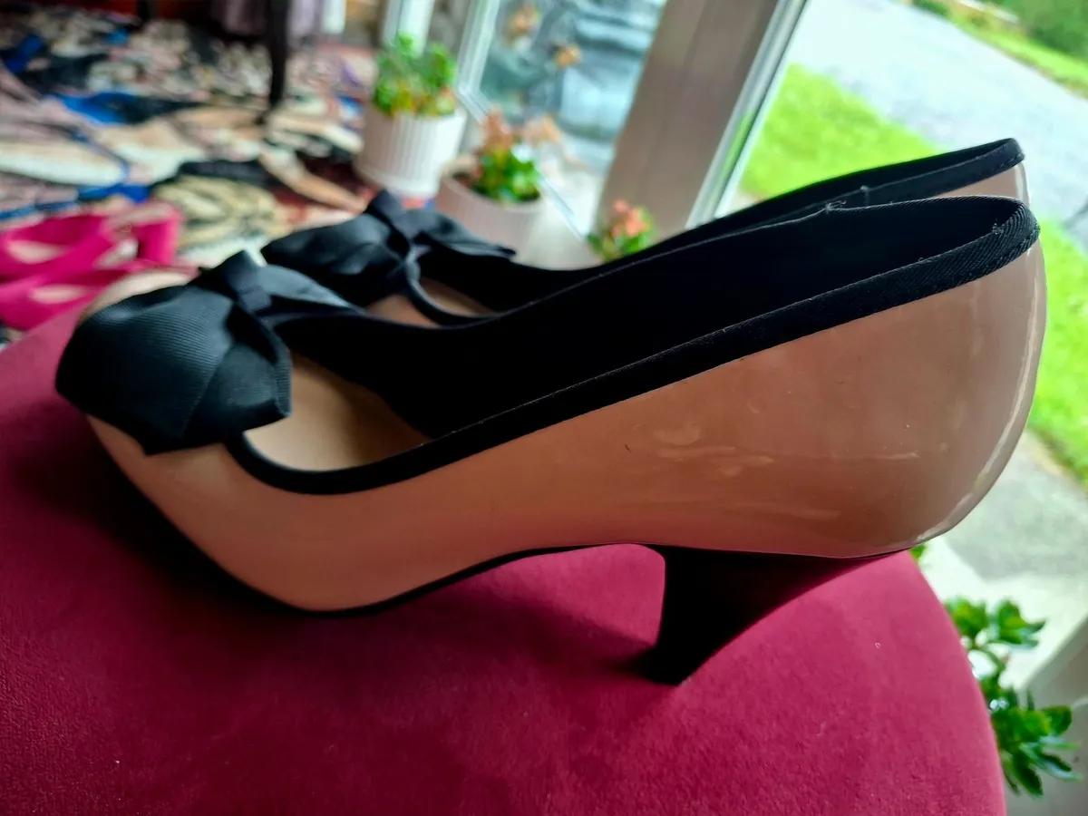 Selling a stunning pair of Dorothy Perkins shoes.. - Image 1