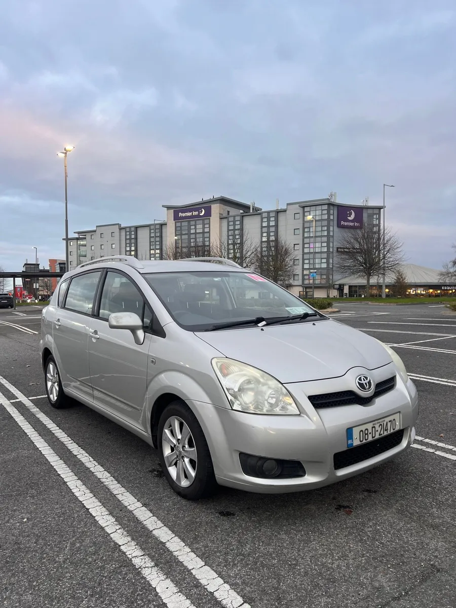 Toyota Corolla Verso 1.6 Petrol Luna - Image 1