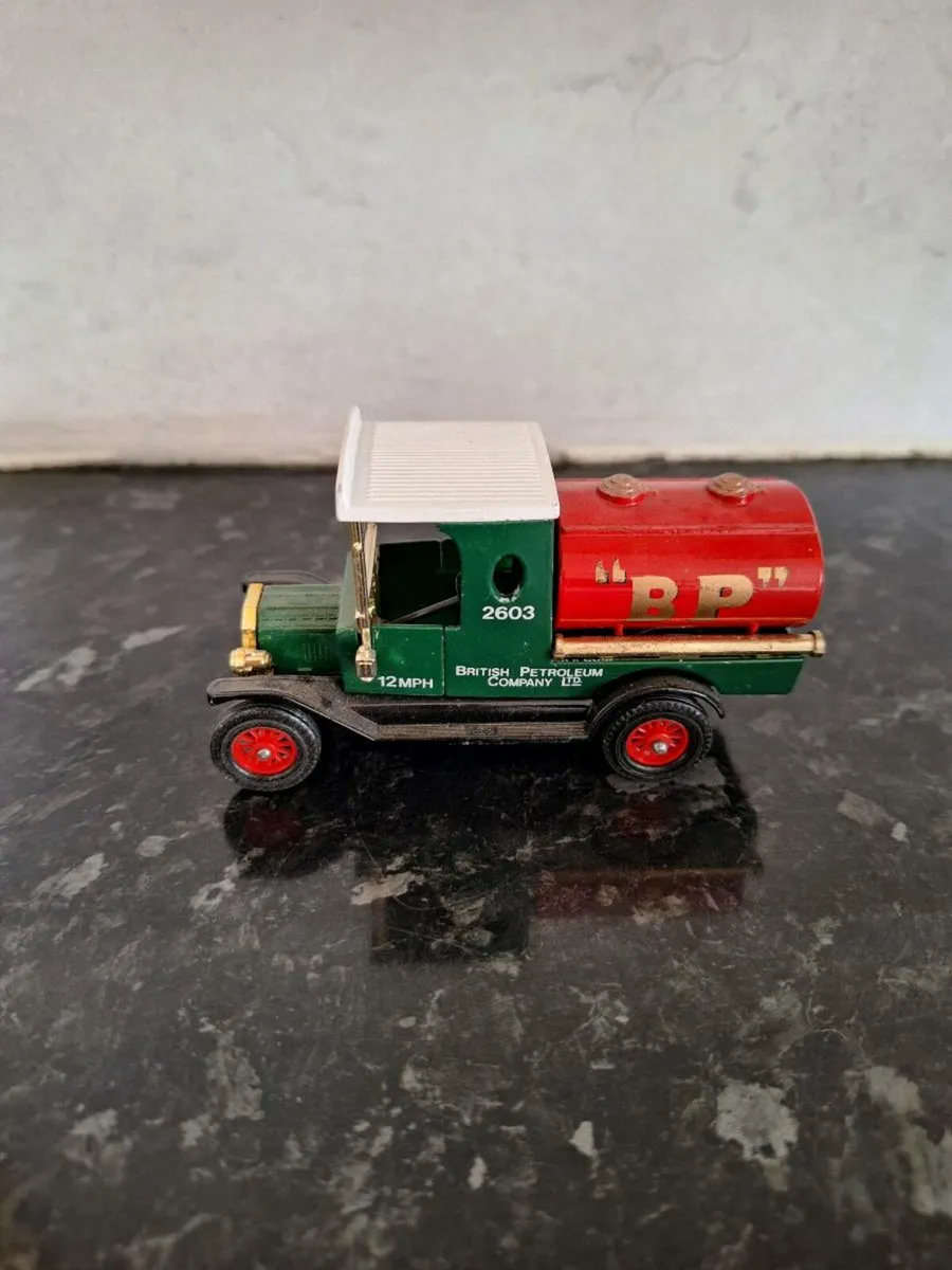 Matchbox diecast 1912 Ford Model T tankwagen - Image 2