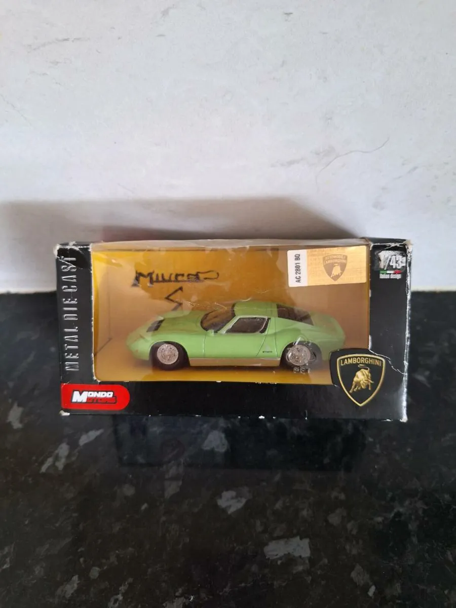Mondo Motors diecast Lamborghini Miura - Image 4