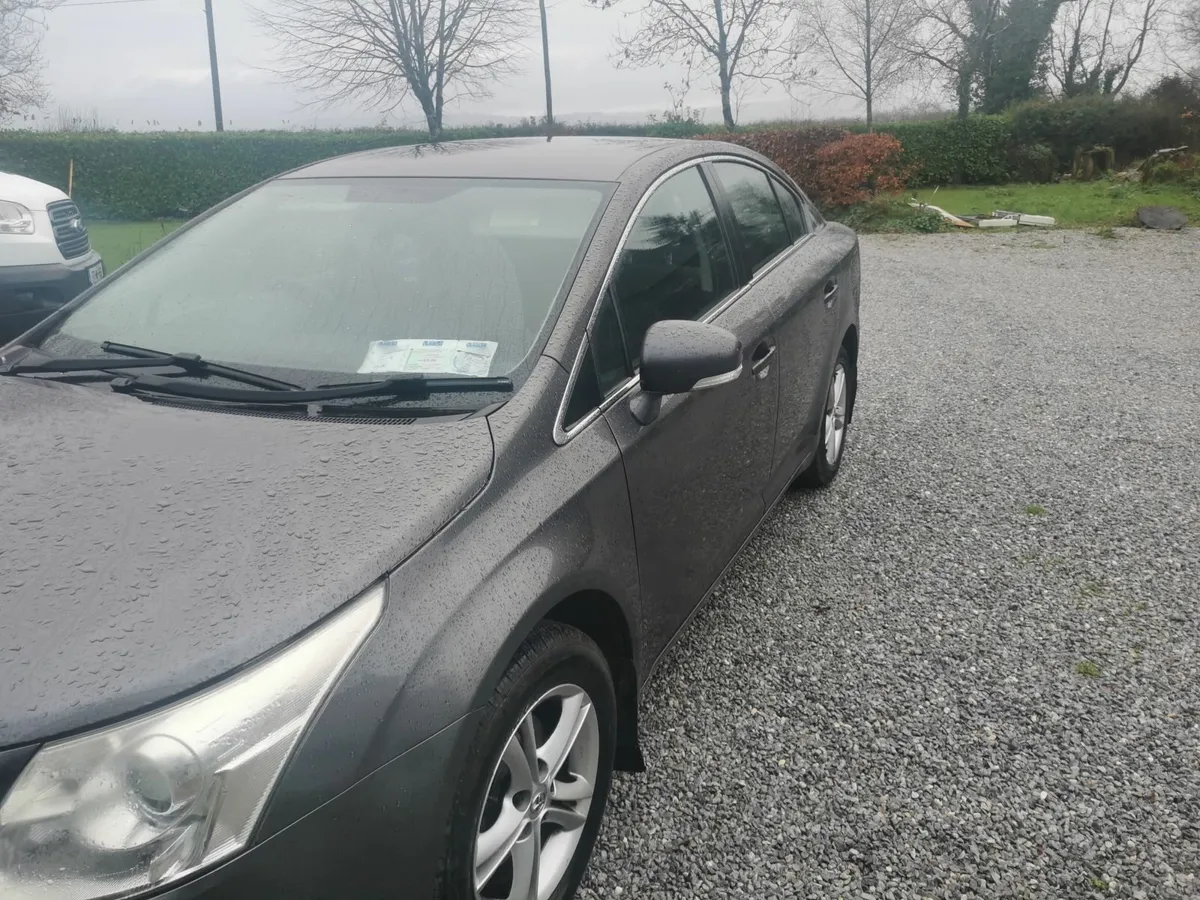 Toyota Avensis 2011 - Image 2