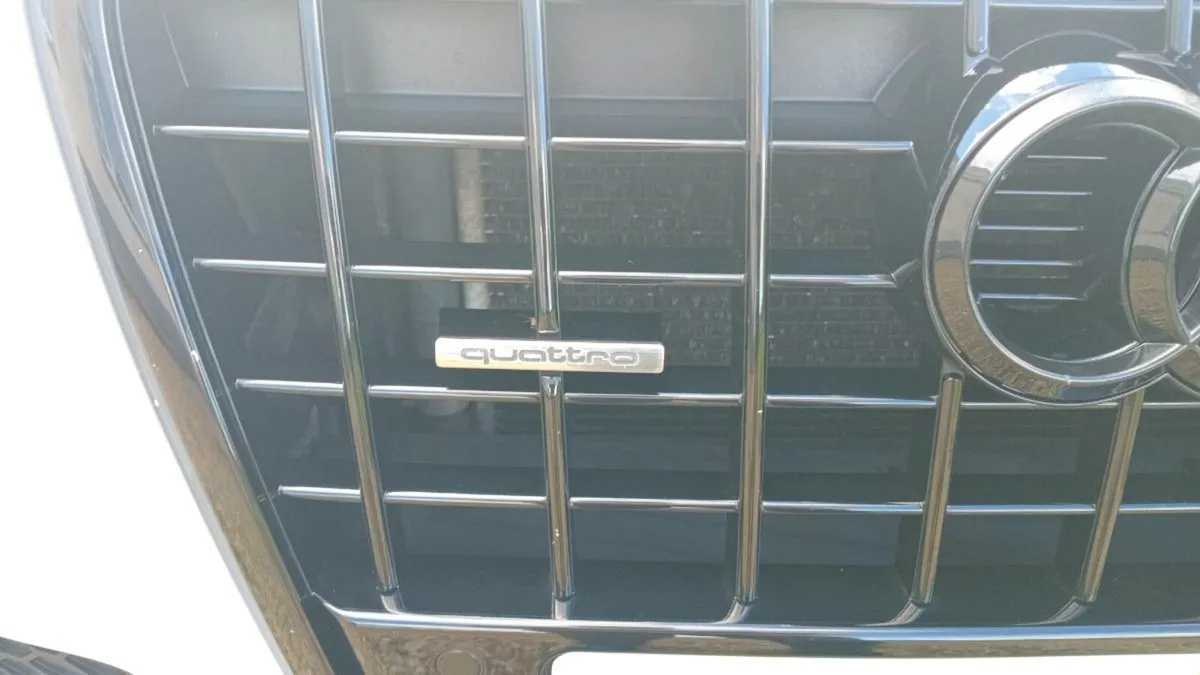 Audi q5 ,sline ,black,edition - Image 4