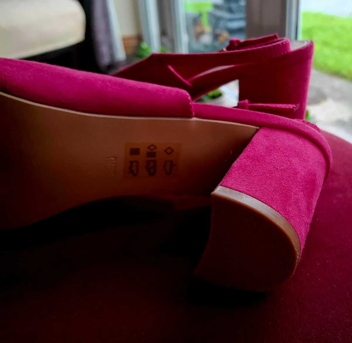 ​Vibrant ​Vibrant Fuchsia Pointed Toe Block Heels - Image 2