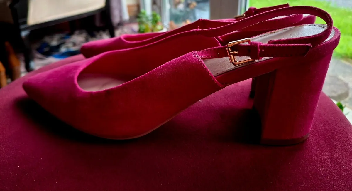 ​Vibrant ​Vibrant Fuchsia Pointed Toe Block Heels - Image 3