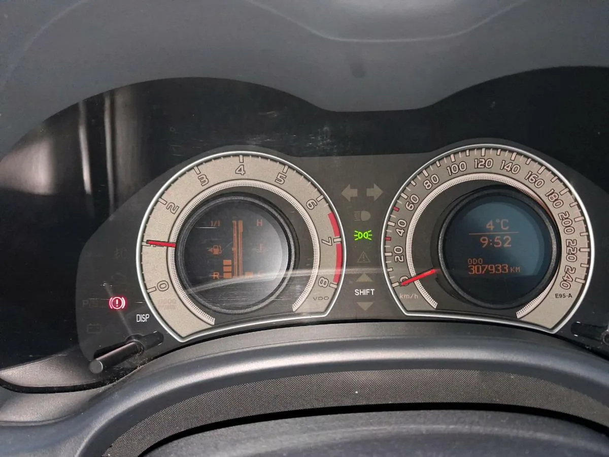 Toyota corolla - Image 2