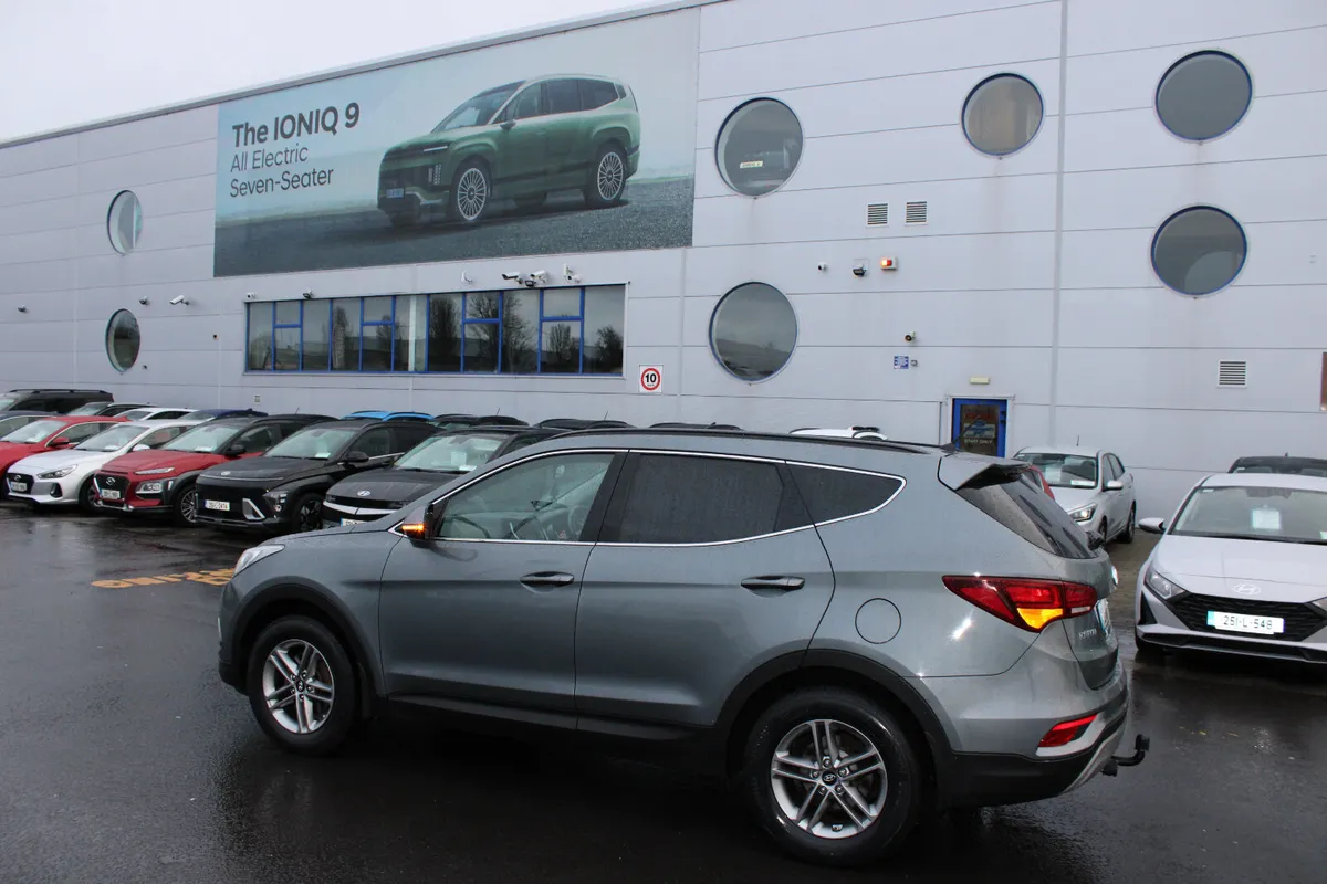 Hyundai Santa Fe 2018 - Image 2