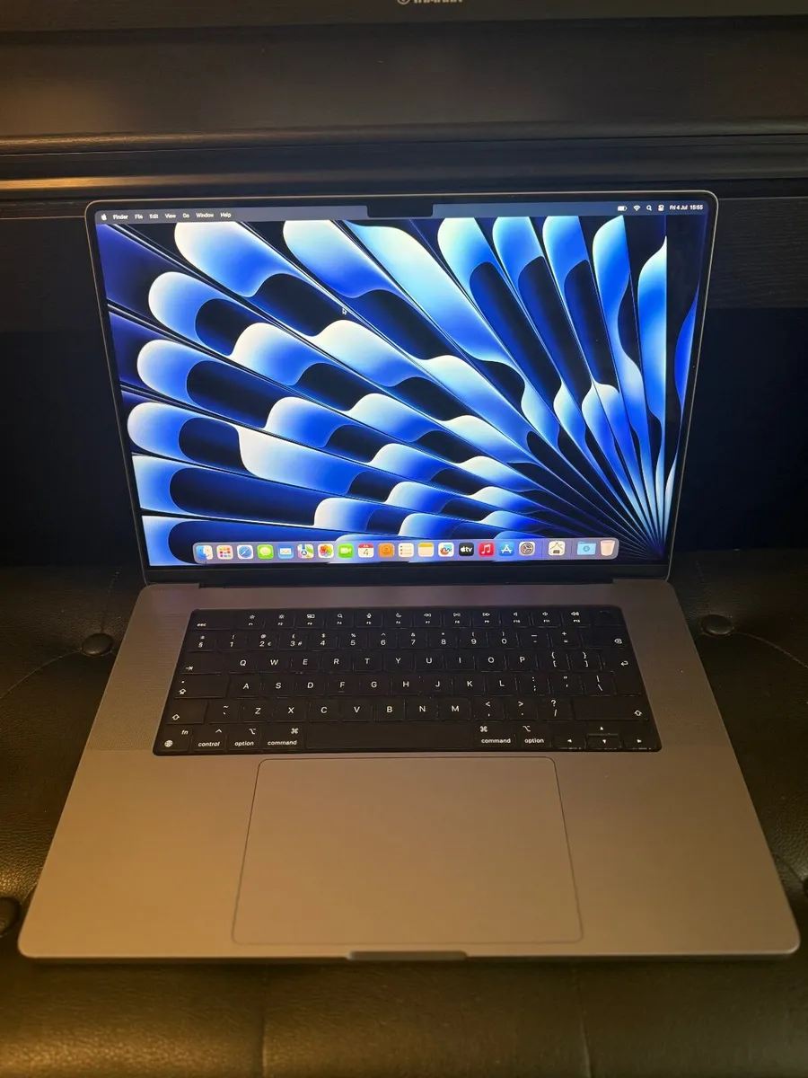 MacBook Pro 16 M1 Pro 2022 16GB/512SSD/261c - Image 1
