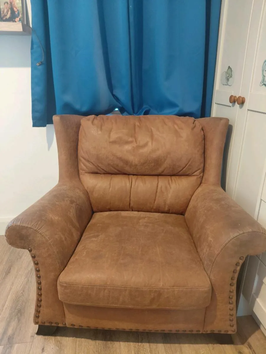 Arm chair - Image 1