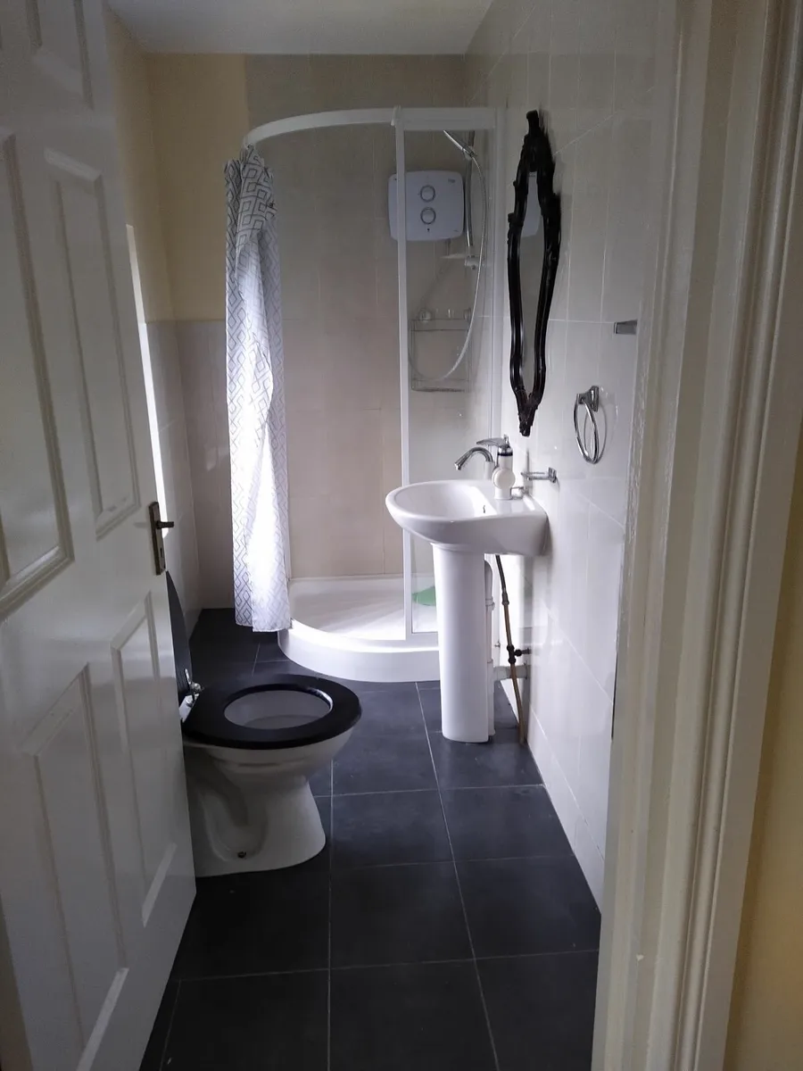 Flat to rent - Image 1