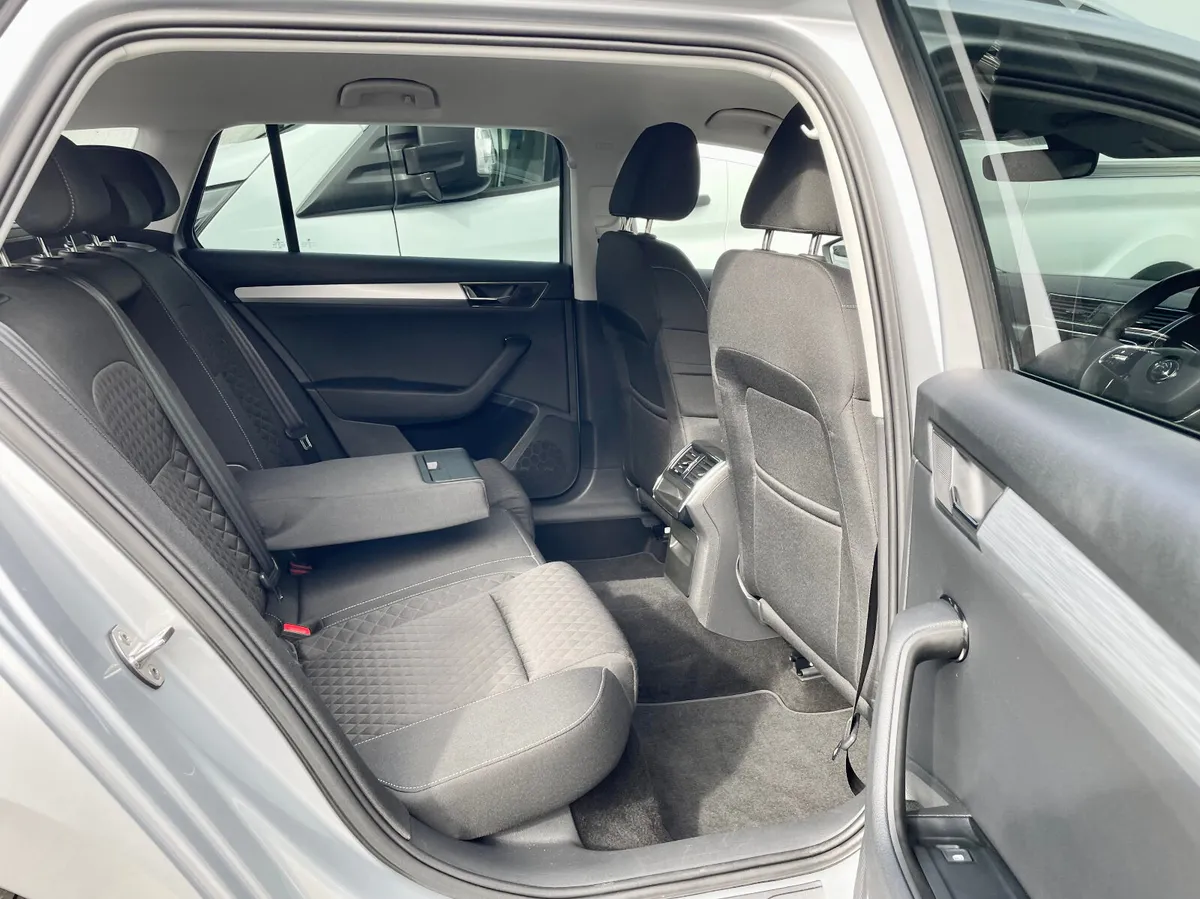 Skoda Superb Ambition 2.0TDI 150BHP Combi Est,2023 - Image 4