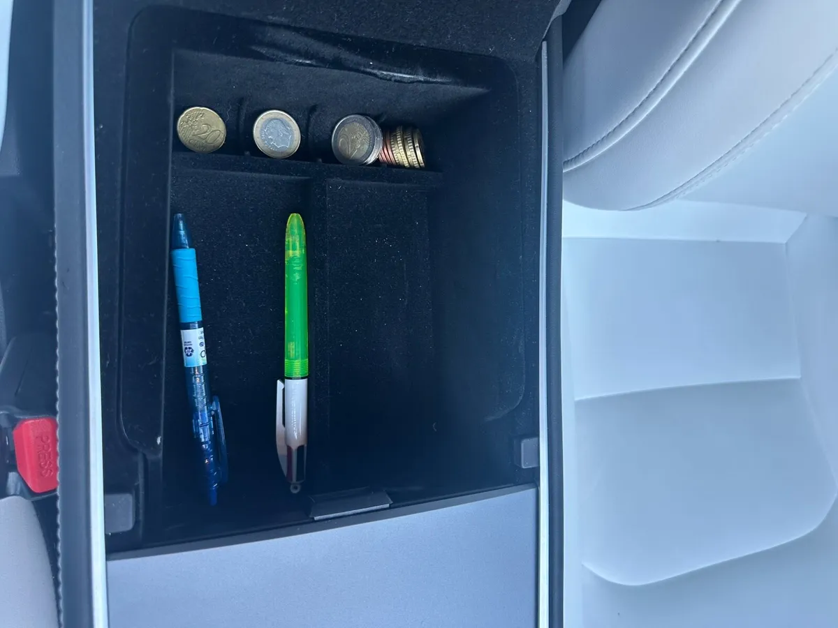 Tesla M3/Y accessories mats and inner drawers - Image 4