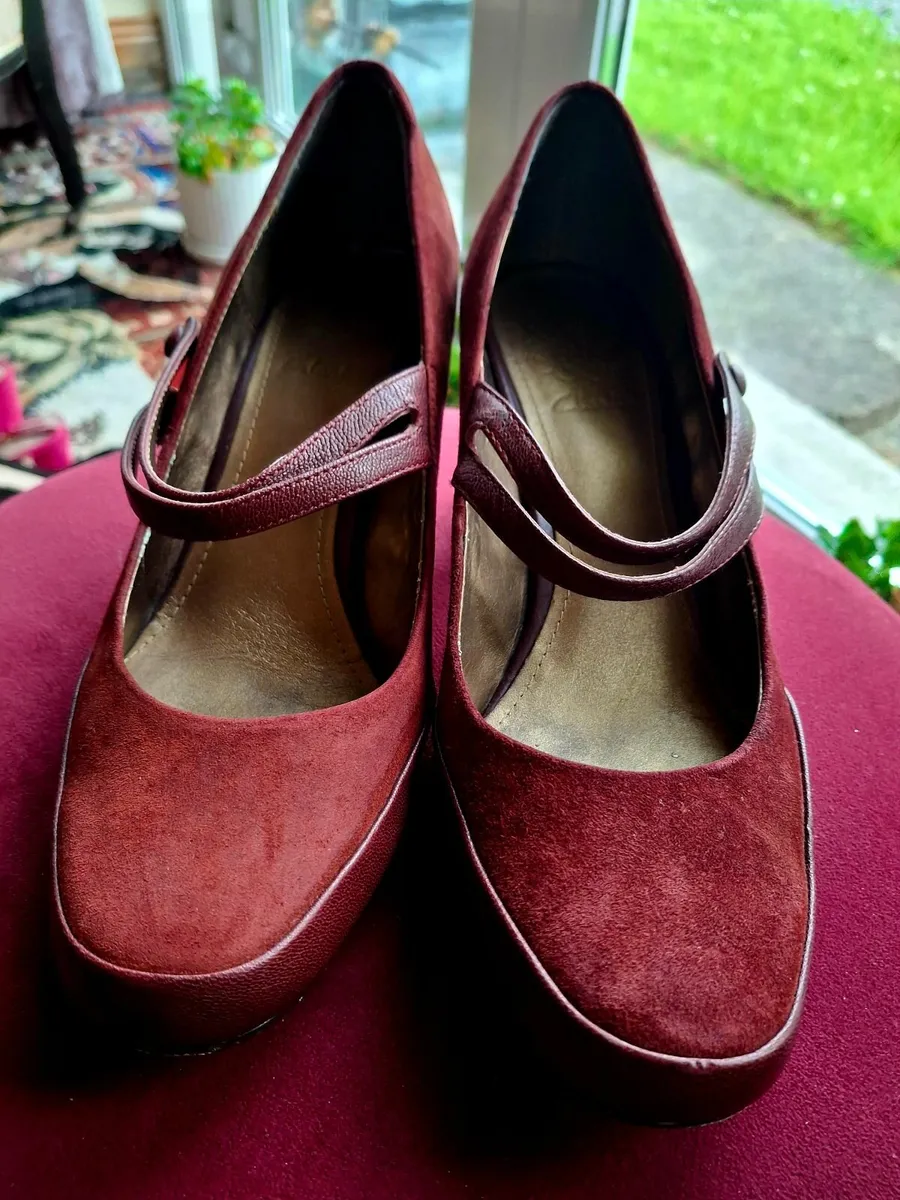 Elegant Clarks Burgundy Suede Block Heels ... - Image 2