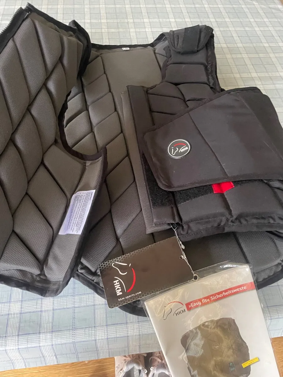 Equine new body protector adult medium - Image 1