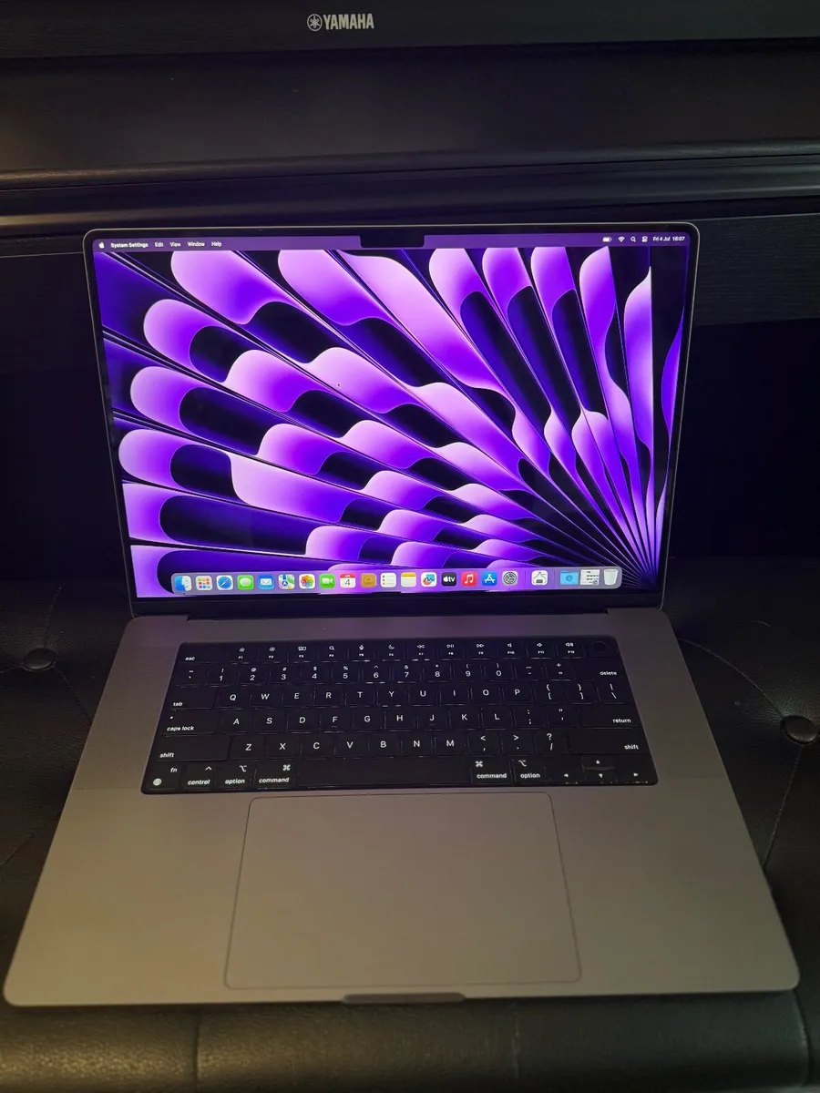 MacBook Pro 16 M1 Pro 2022 16GB/512SSD/57c - Image 1