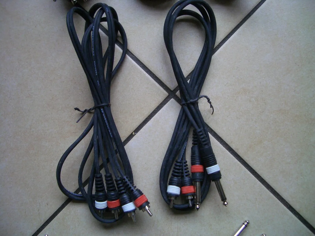 BOX OF AUDIO CABLES- 1/4 JACK TO RCA - Image 4