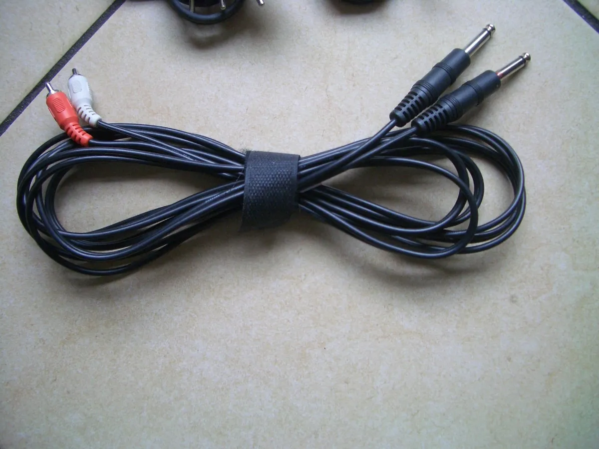 BOX OF AUDIO CABLES- 1/4 JACK TO RCA - Image 3