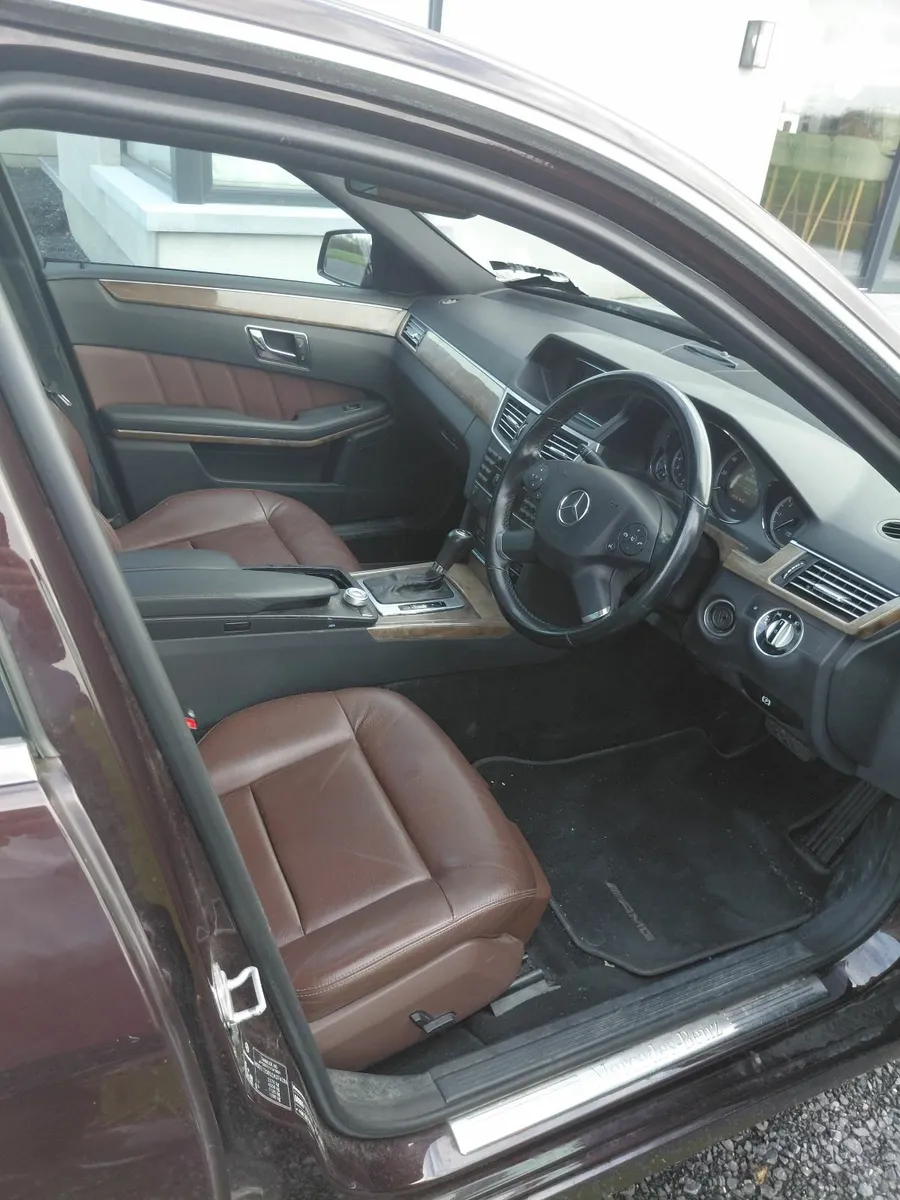 Mercedes-Benz E-Class 2010 - Image 2