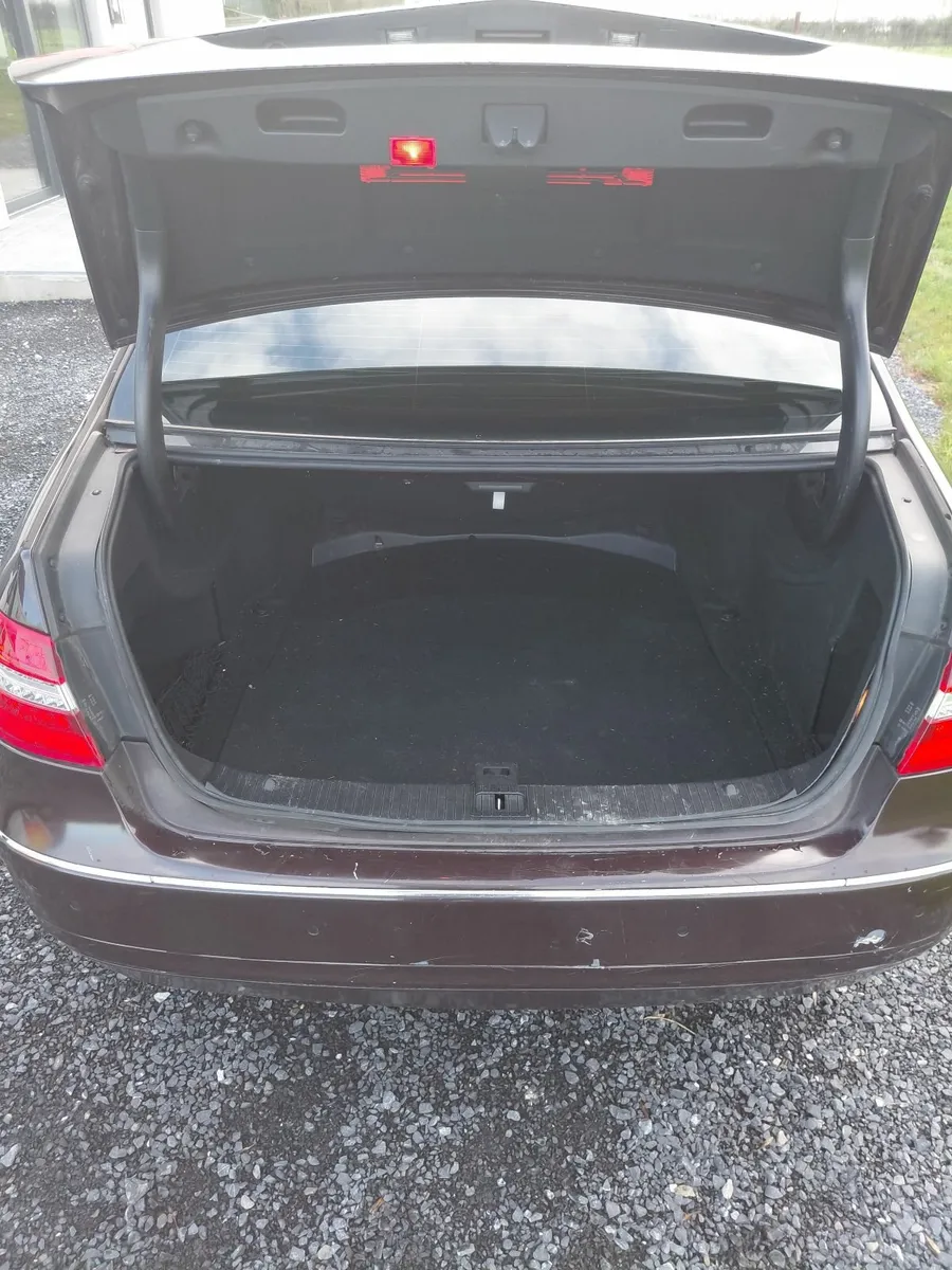 Mercedes-Benz E-Class 2010 - Image 4