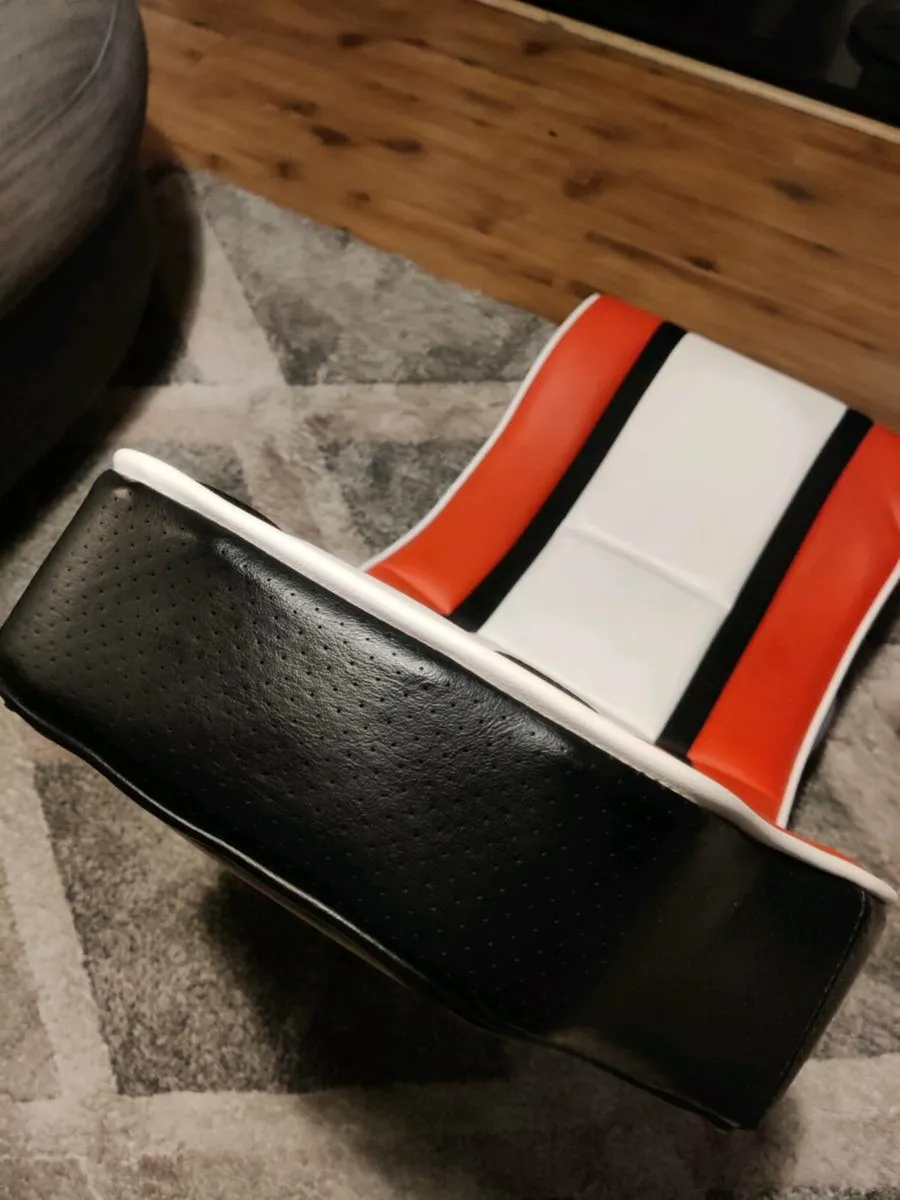 XRocker gaming chair with audio - Image 3