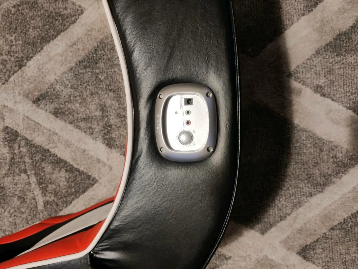 XRocker gaming chair with audio - Image 4