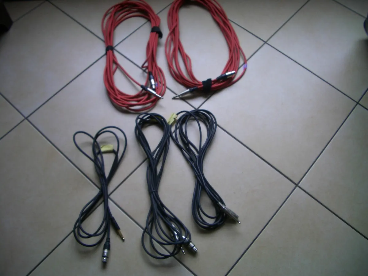 5 MICROPHONE CABLE LEADS XLR TO 1/4 JACK - Image 1