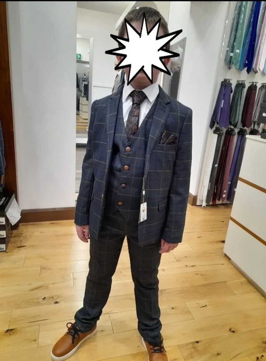 Boys Communion Suit and Shoes - Image 2