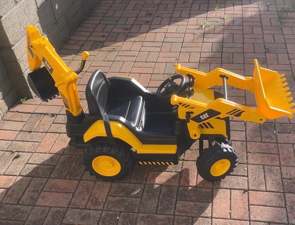 CAT Backhoe Tractor 10.8V Lithium Electric Ride On - Image 1