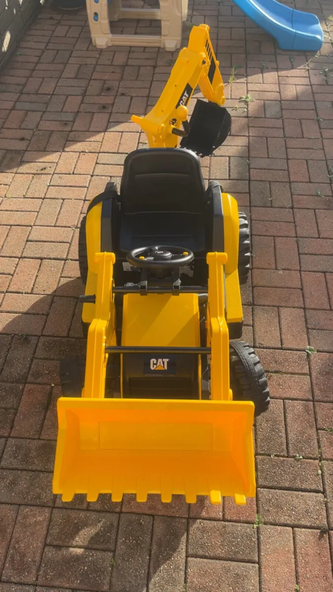 CAT Backhoe Tractor 10.8V Lithium Electric Ride On - Image 2