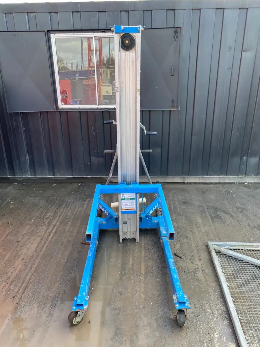 Genie SLA-10 Material Lift - Image 2