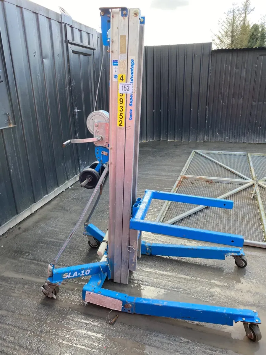 Genie SLA-10 Material Lift - Image 4